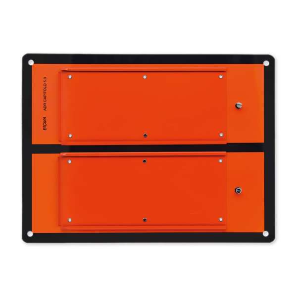 Orange ADR-Zifferntafel mit zwei Schienen auf schwarzer Trägerplatte.